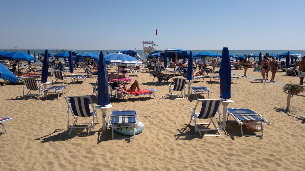 Hotel Beach2 Лидо-ди-Езоло Экстерьер фото