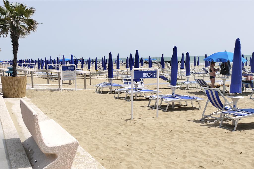 Hotel Beach2 Лидо-ди-Езоло Экстерьер фото
