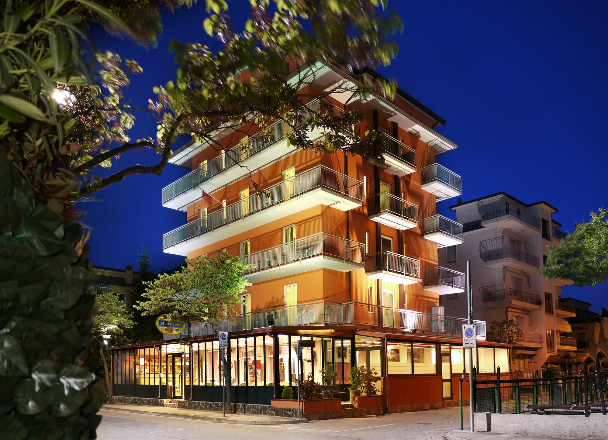 Hotel Beach2 Лидо-ди-Езоло Экстерьер фото